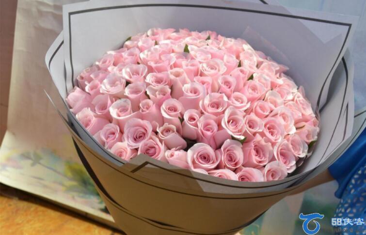 99朵粉色玫瑰花代表什么 第1张